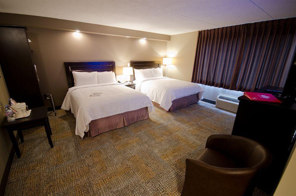 Express By Canad Inns Winnipeg Eksteriør bilde